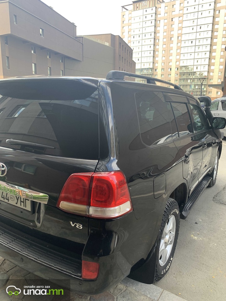 Toyota Land Cruiser-200 (4) Toyota Land Cruiser-200 (4)